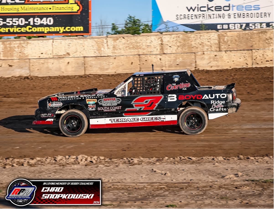 The 3J Mustang Mini Stock on the dirt at Merrittville Speedway